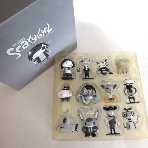 RARE NEW 2005 3” SCARY GIRL MONO BLACK WHITE EDITION DESIGNER VINYL FIGURE SET - Picture 1 of 16